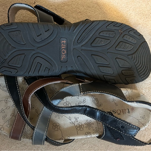 Taos sandals crisscross multiple straps , earth tones Sz 40. (9.5-10). - Picture 4 of 5